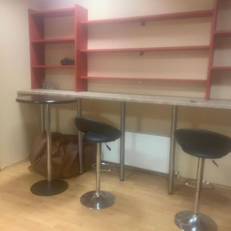 Escobars Backpackers Hostel รีกา ภายนอก รูปภาพ