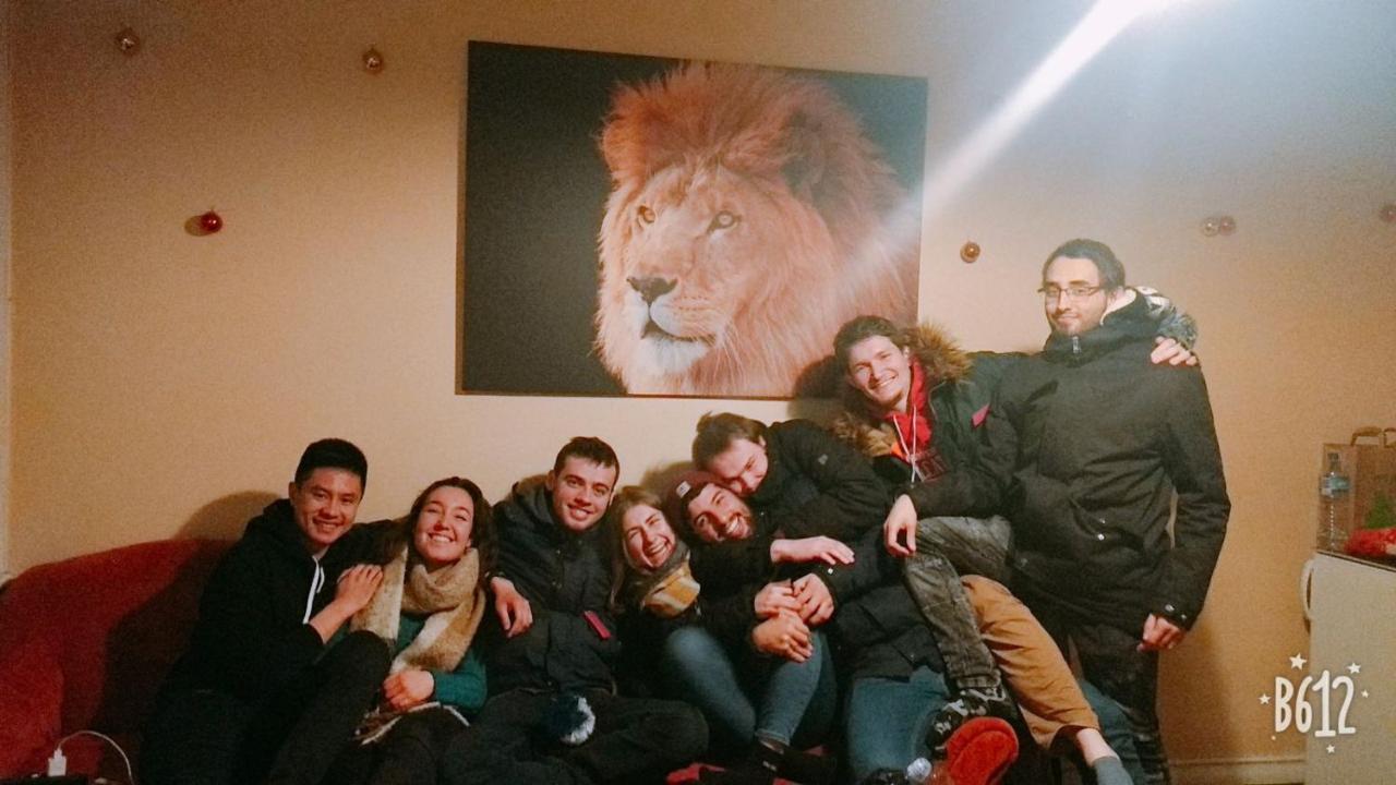 Escobars Backpackers Hostel รีกา ภายนอก รูปภาพ