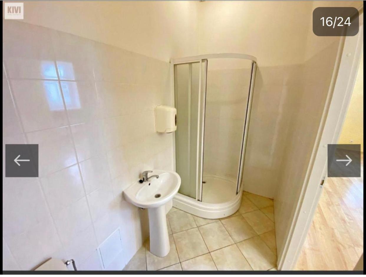 Escobars Backpackers Hostel รีกา ภายนอก รูปภาพ